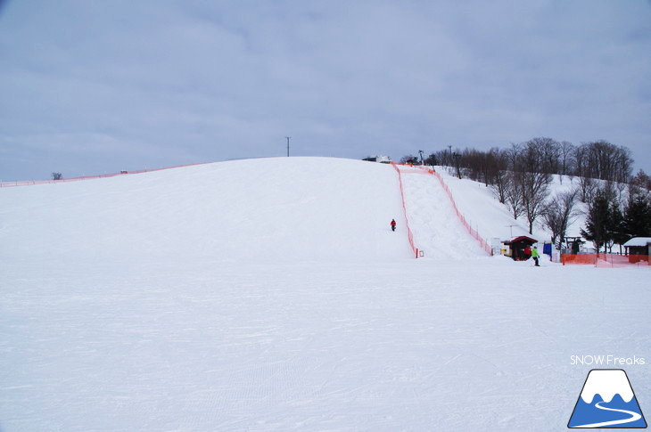 上富良野日之出滑雪場寬闊而平緩的雪坡